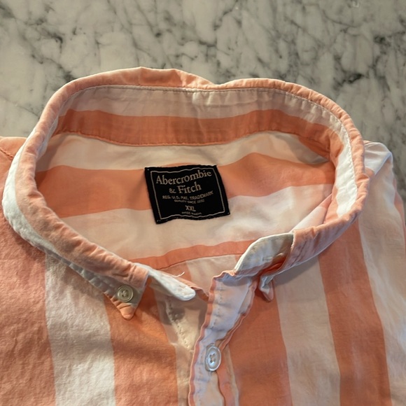 Striped short sleeve button down shirt. Abercrombie & Fitch Men’s XXL. - Picture 9 of 9